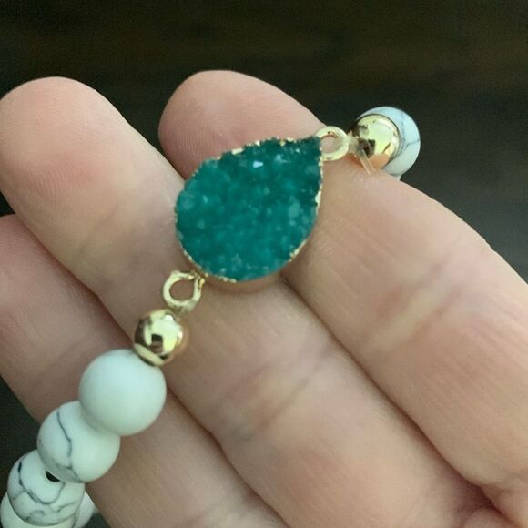 Teal Blue Stone Bracelet - Faux Drusy Druzy Quartz, Howlite Beads- Stretch NEW - Picture 4 of 10
